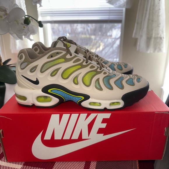 Nike Men's Air Max Plus Drift sneakers size new